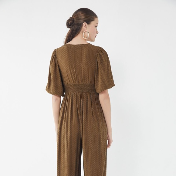 UO Zimi Plunging Puff Sleeve Jumpsuit - Picture 8 of 10